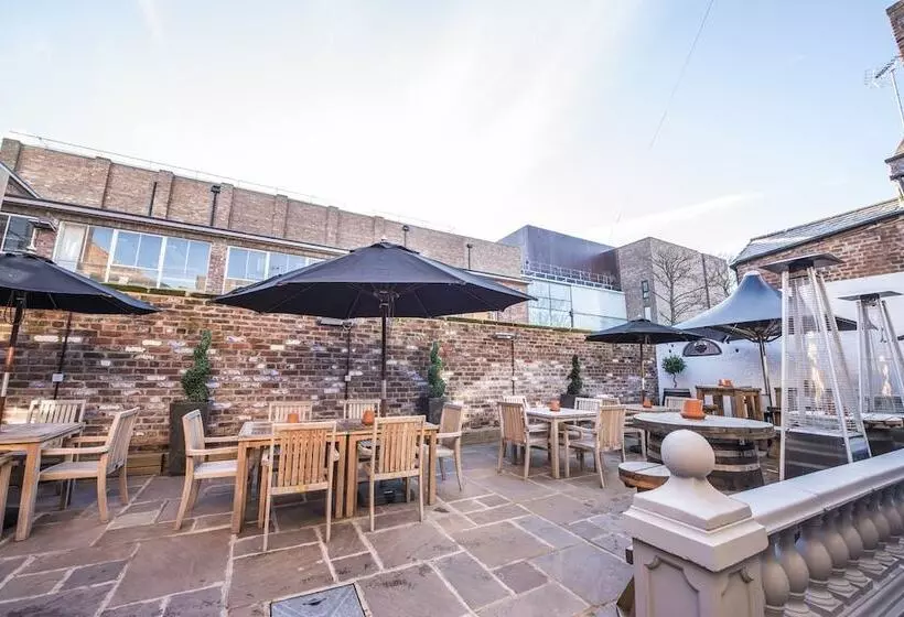 Отель The Pied Bull