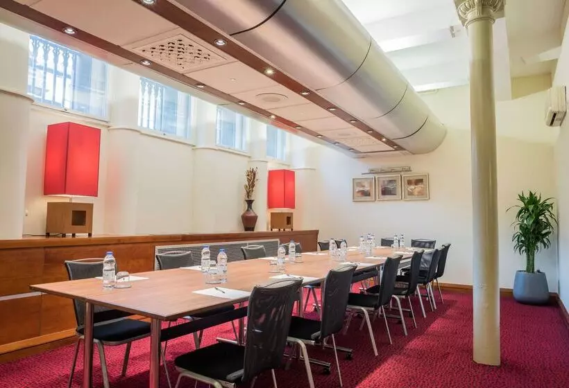 Отель The Townhouse Manchester