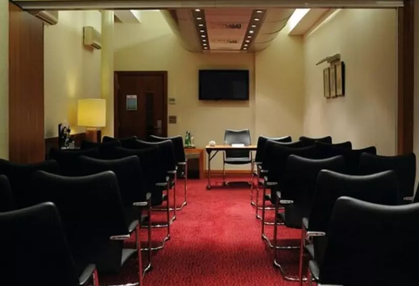 Отель The Townhouse Manchester