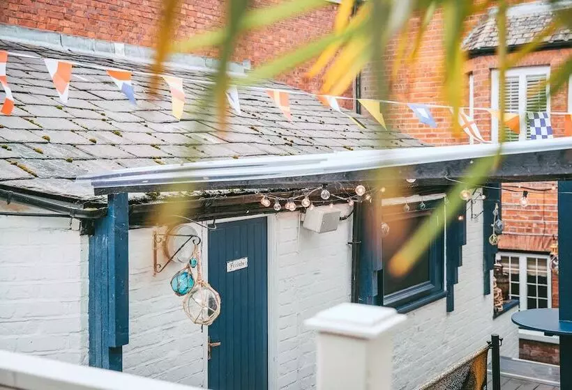 Отель Rose & Crown Inn