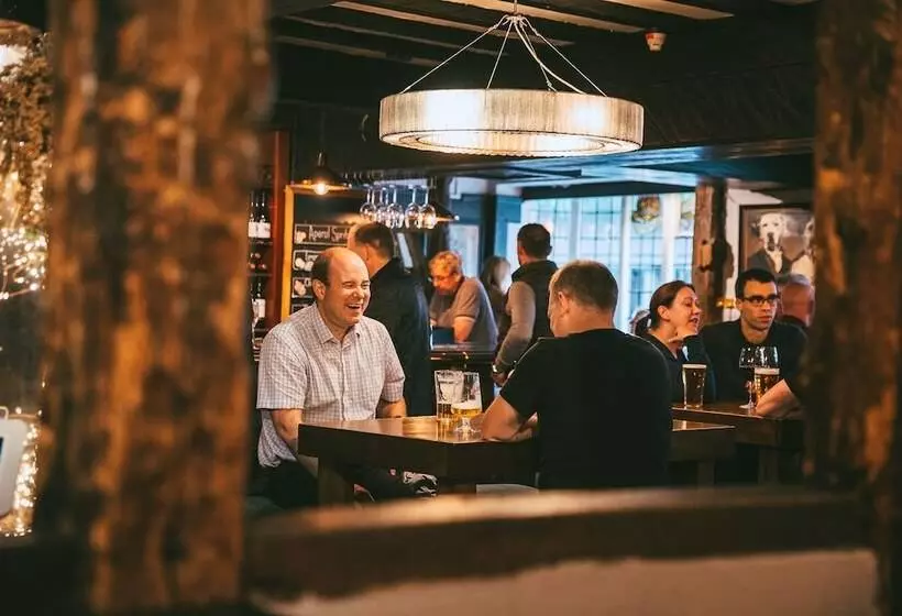 Отель Rose & Crown Inn