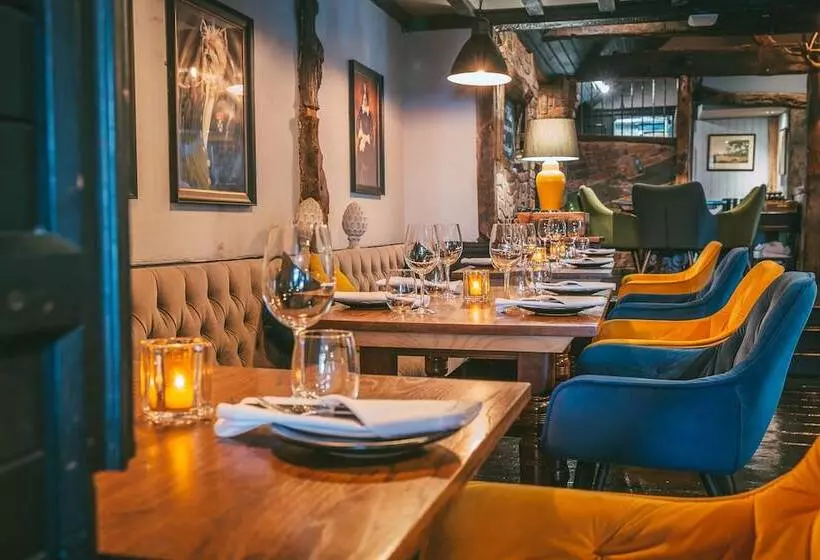 Отель Rose & Crown Inn