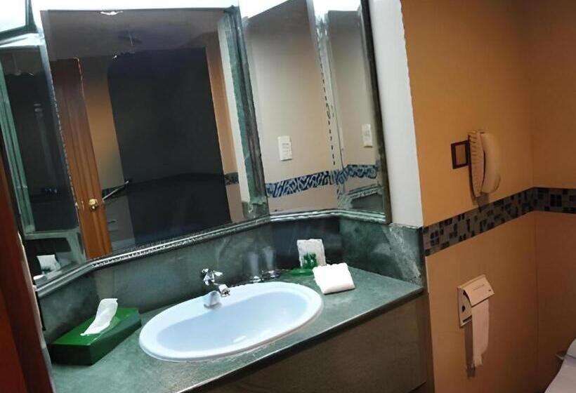 هتل The Centrepoint