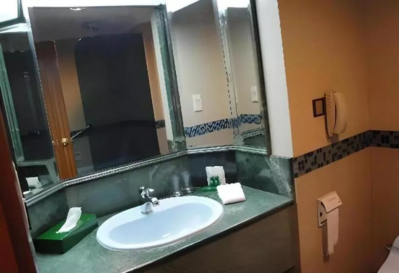 فندق The Centrepoint