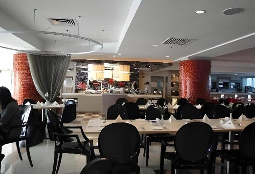 هتل The Centrepoint