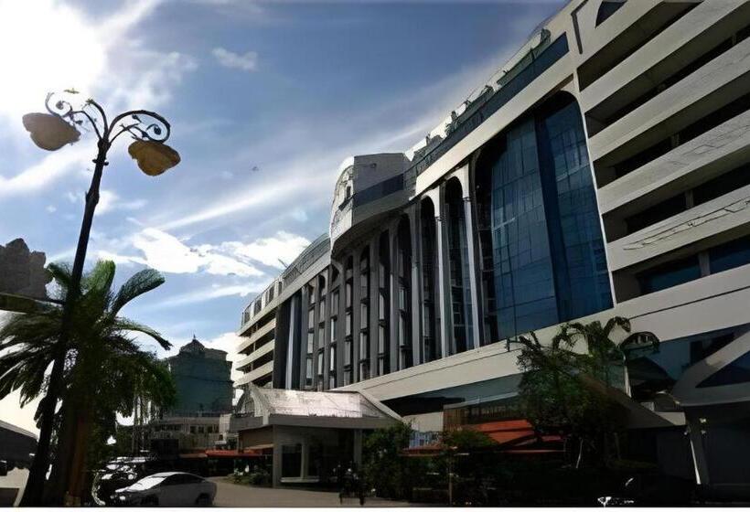 هتل The Centrepoint