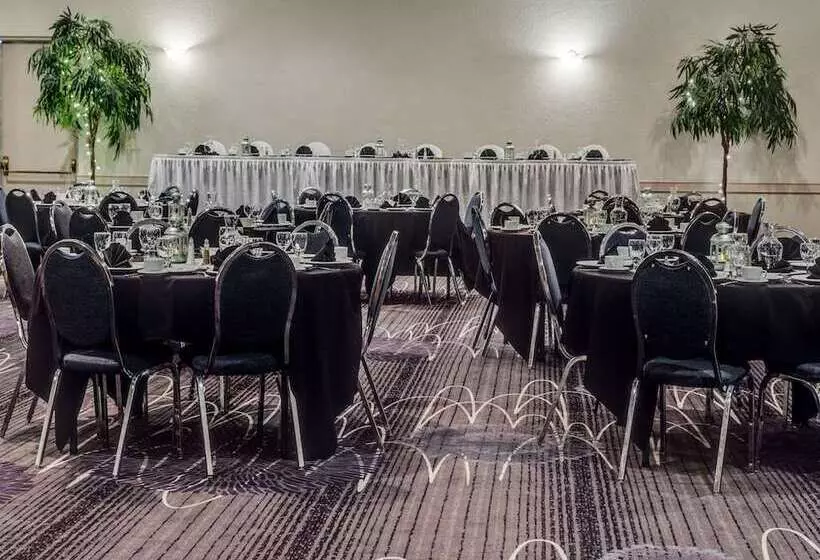 Heritage Inn Hotel & Convention Centre   High River