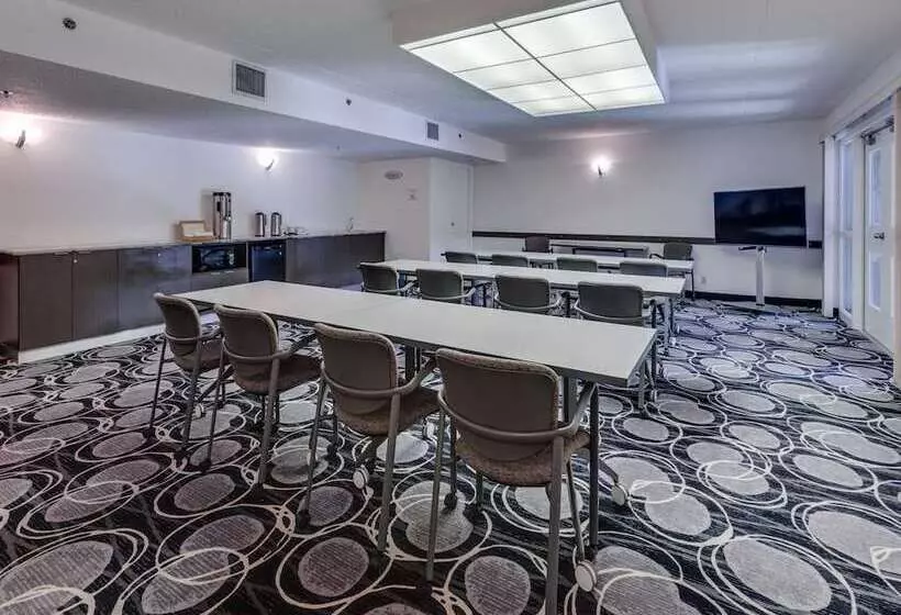 Heritage Inn Hotel & Convention Centre   High River