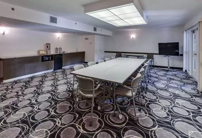 Heritage Inn Hotel & Convention Centre   High River