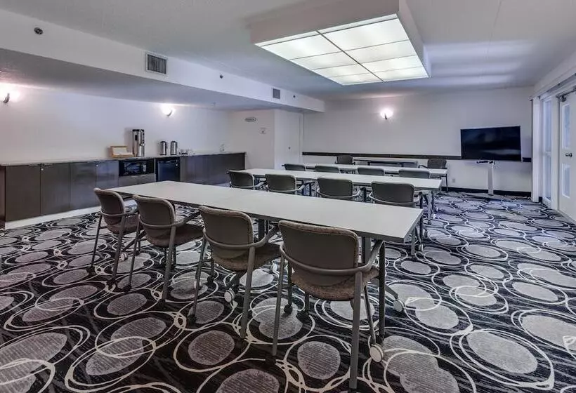 Heritage Inn Hotel & Convention Centre   High River