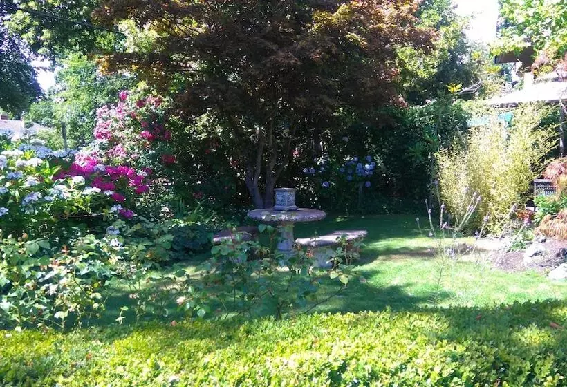 هتل Beaconsfield Bed And Breakfast   Victoria