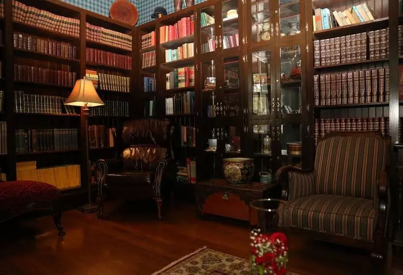 هتل Beaconsfield Bed And Breakfast   Victoria