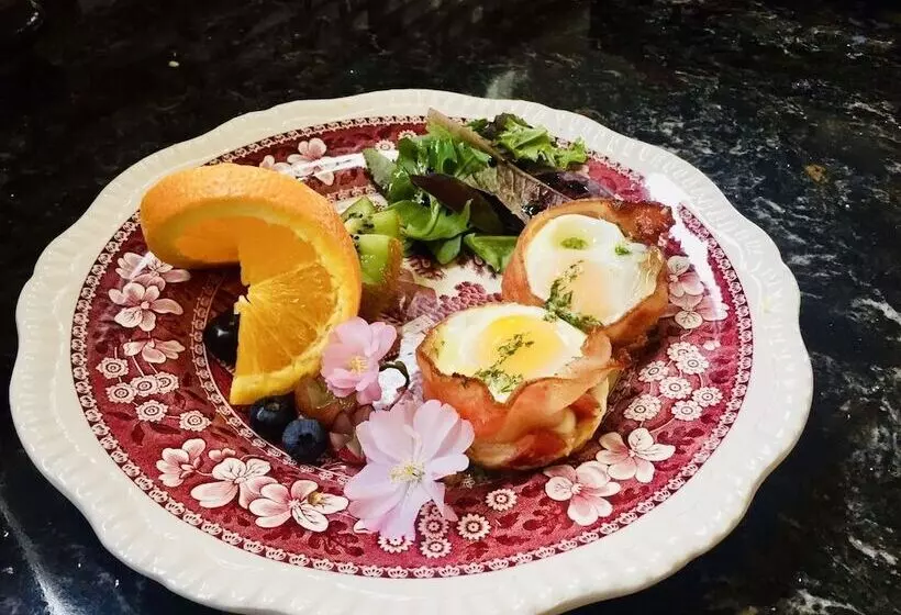 هتل Beaconsfield Bed And Breakfast   Victoria