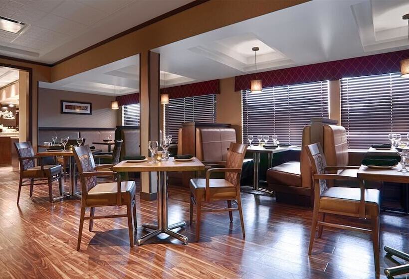 فندق Best Western Premier Denham Inn & Suites