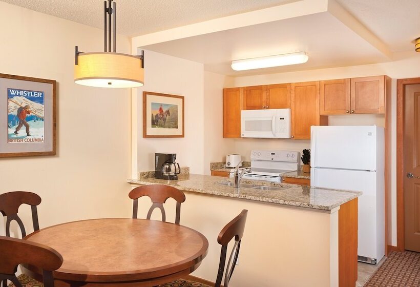 هتل Worldmark Whistler Cascade Lodge