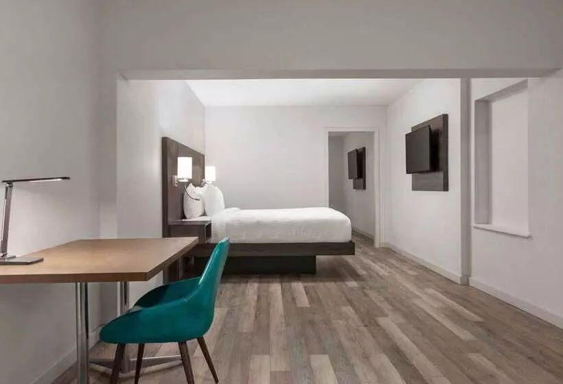 Отель Days Inn By Wyndham Saint John