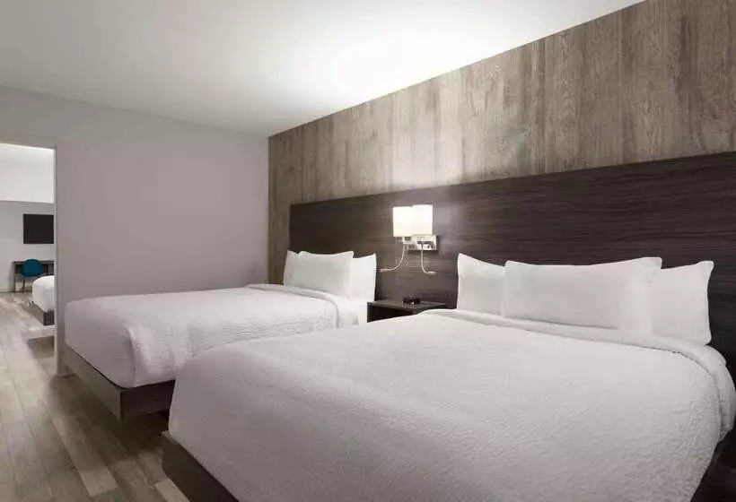 Отель Days Inn By Wyndham Saint John