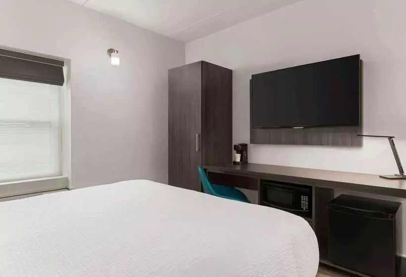 Отель Days Inn By Wyndham Saint John