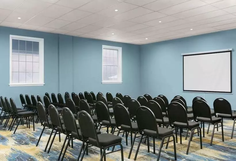 Отель Days Inn By Wyndham Saint John