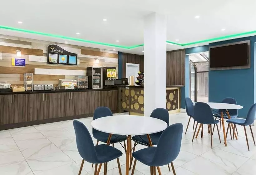 Отель Days Inn By Wyndham Saint John