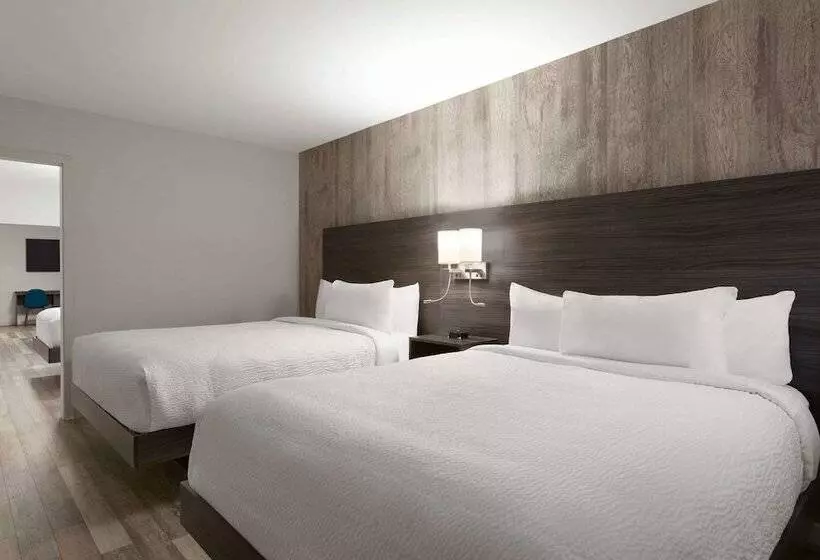 Отель Days Inn By Wyndham Saint John