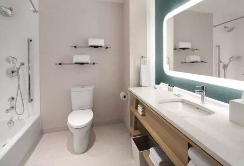 Delta Hotels By Marriott Vancouver Delta