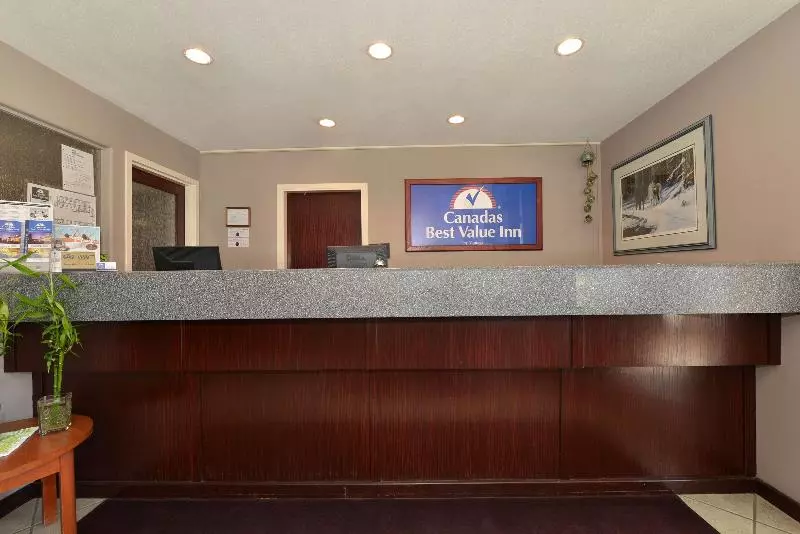 酒店 Inn & Suites Princeton