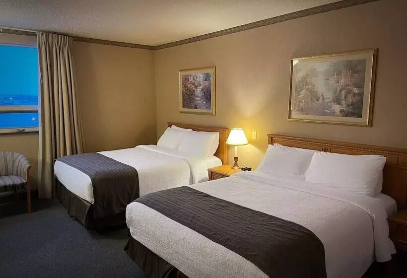 ホテル The Glenmore Inn & Convention Centre