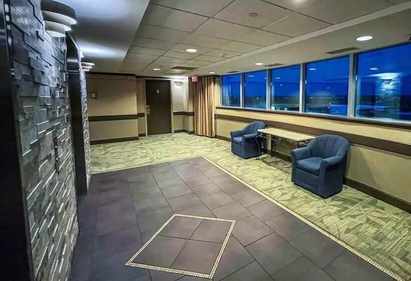 ホテル The Glenmore Inn & Convention Centre