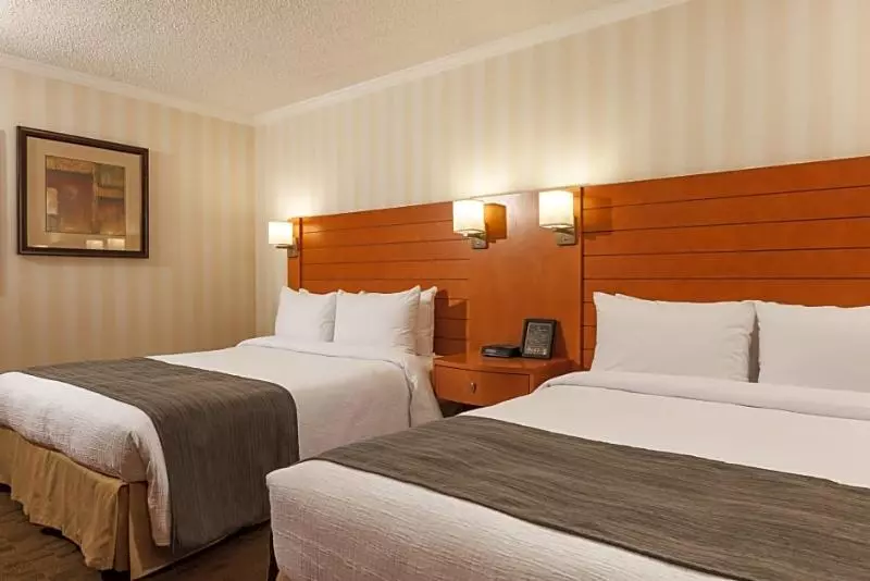 ホテル The Glenmore Inn & Convention Centre