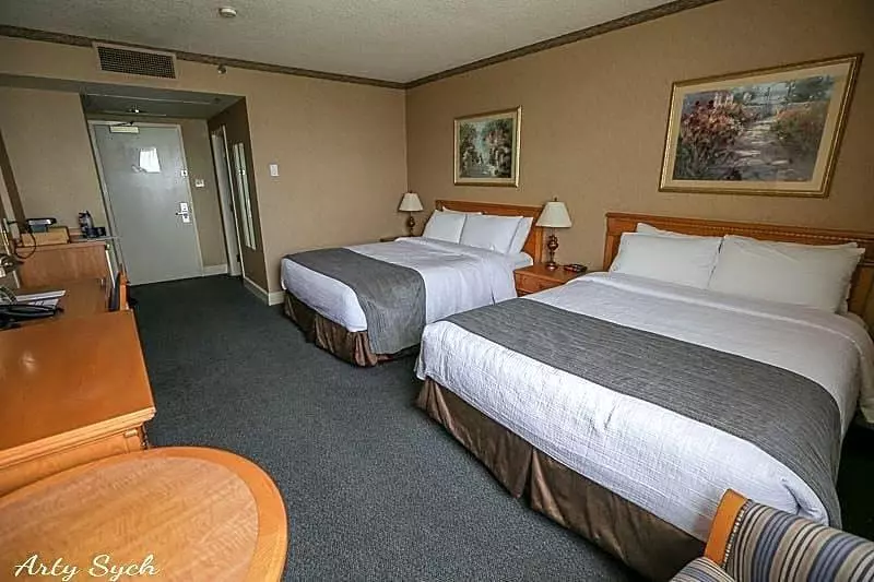 ホテル The Glenmore Inn & Convention Centre