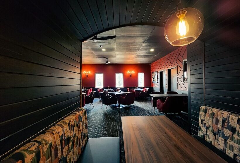 استراحتگاه The Hotel At Falcon Lake