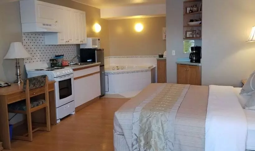 Athabasca Lodge Motel