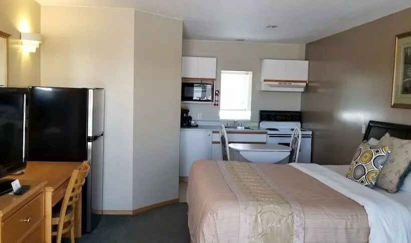 Athabasca Lodge Motel