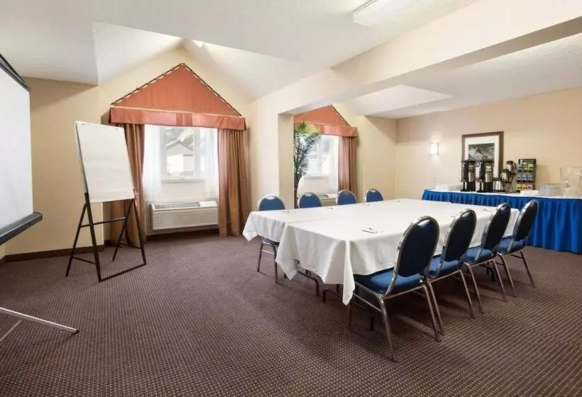 호텔 Canmore Inn & Suites