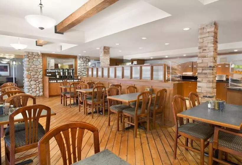 호텔 Canmore Inn & Suites