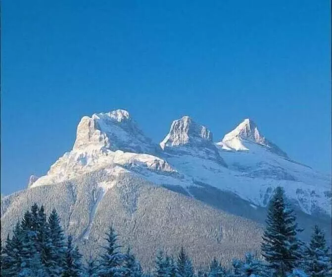 호텔 Canmore Inn & Suites