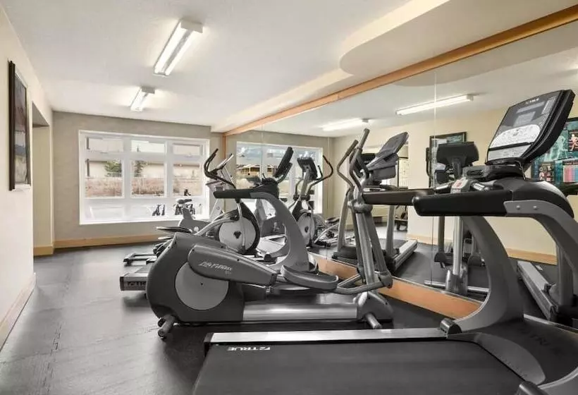 호텔 Canmore Inn & Suites