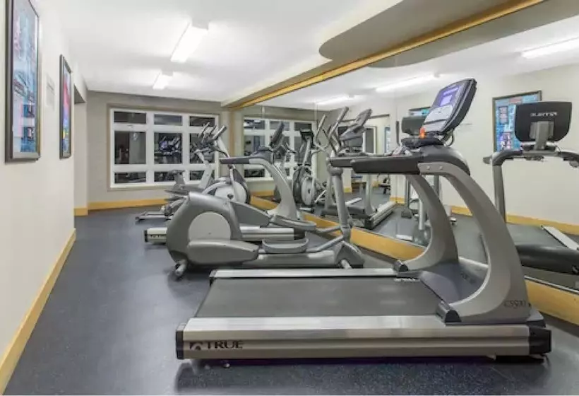 호텔 Canmore Inn & Suites