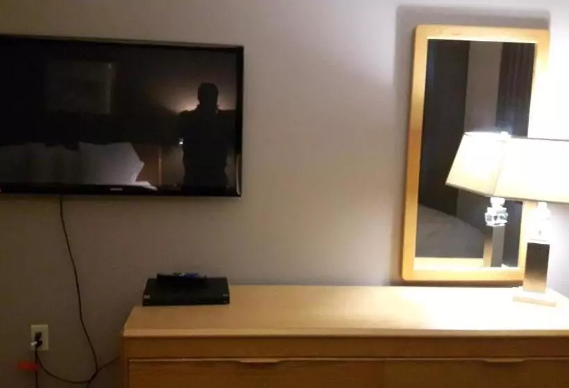 Отель Canway Inn & Suites