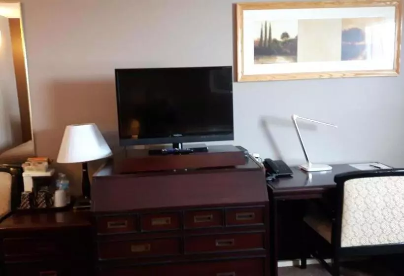 Отель Canway Inn & Suites