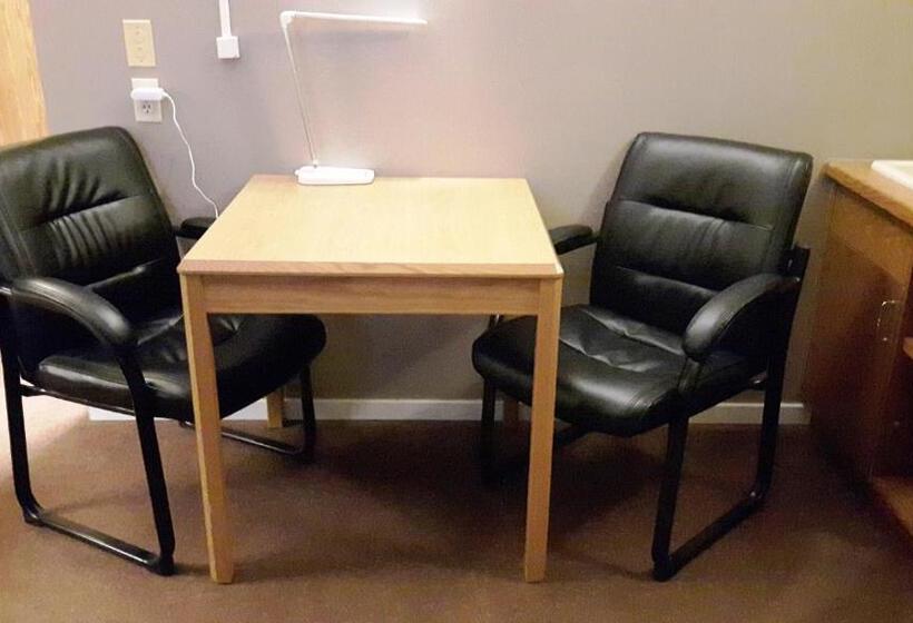 هتل Canway Inn & Suites