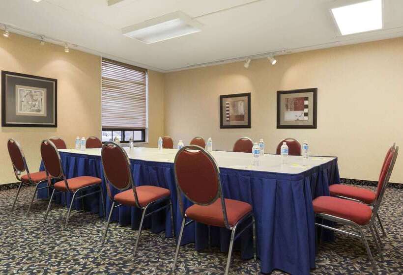 فندق Days Inn By Wyndham Ottawa West