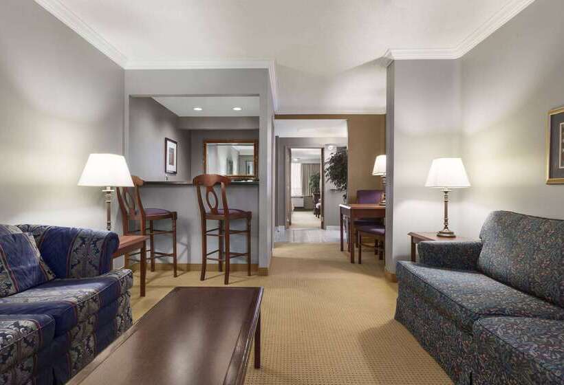 فندق Days Inn By Wyndham Ottawa West