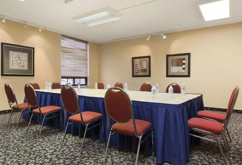 酒店 Days Inn By Wyndham Ottawa West