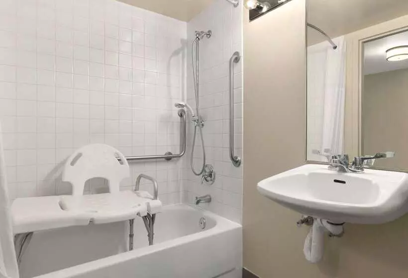 Отель Days Inn By Wyndham Stephenville