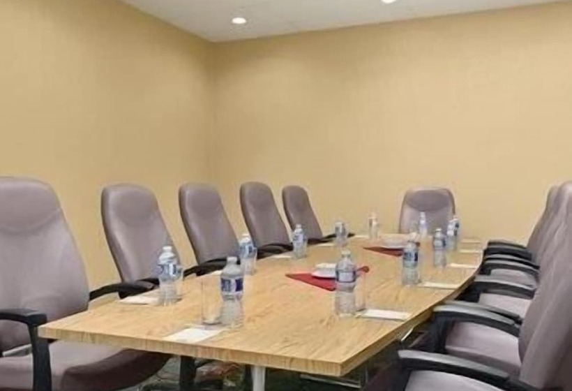 בית מלון כפרי Days Inn By Wyndham Stephenville