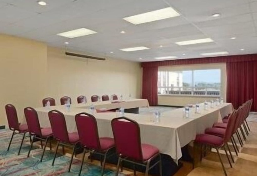 בית מלון כפרי Days Inn By Wyndham Stephenville