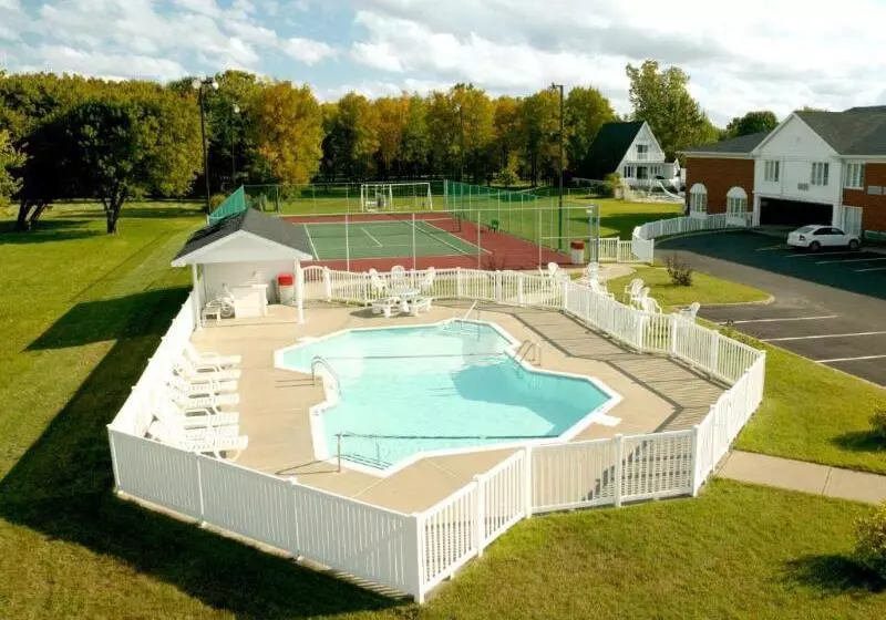 Les Suites De Laviolette Ascend Hotel Collection