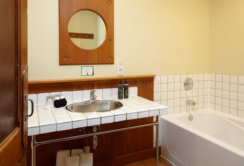 هتل Middle Beach Lodge